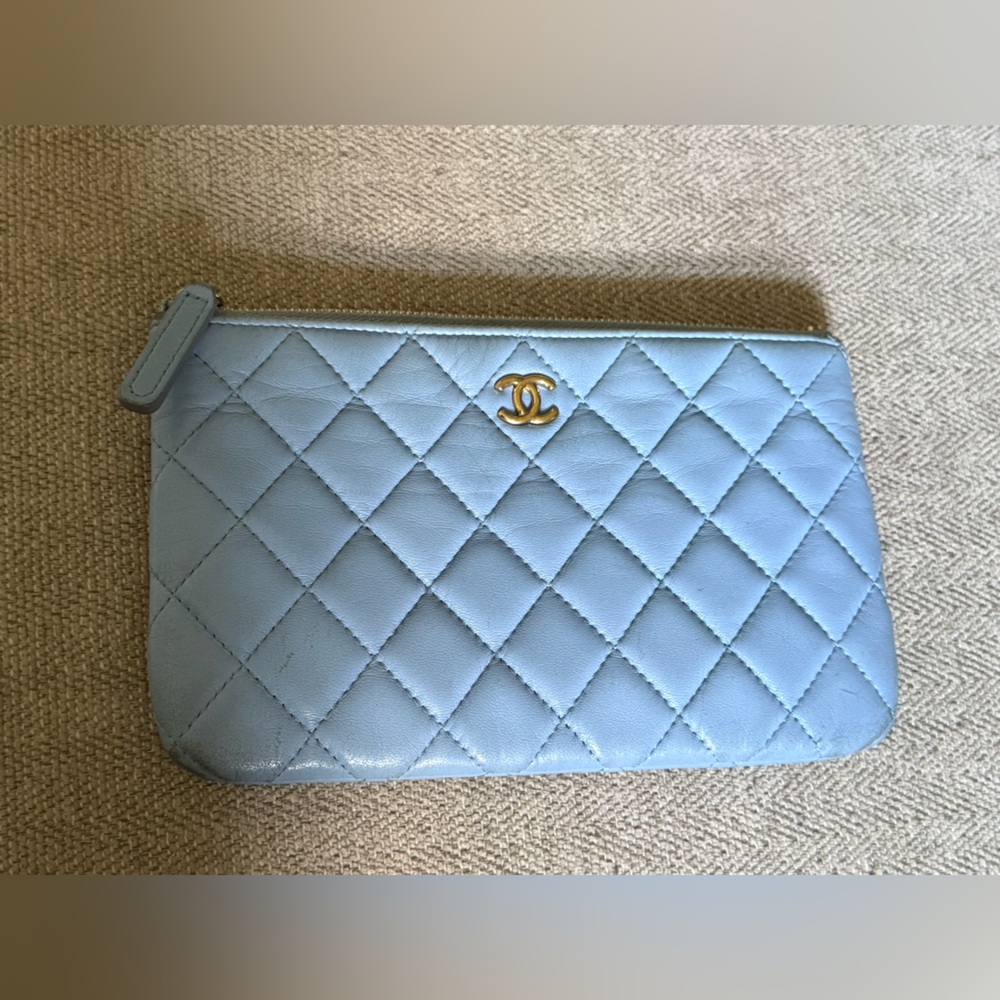 Chanel Blue Quilted O pouch clutch - Picture 4 of 15